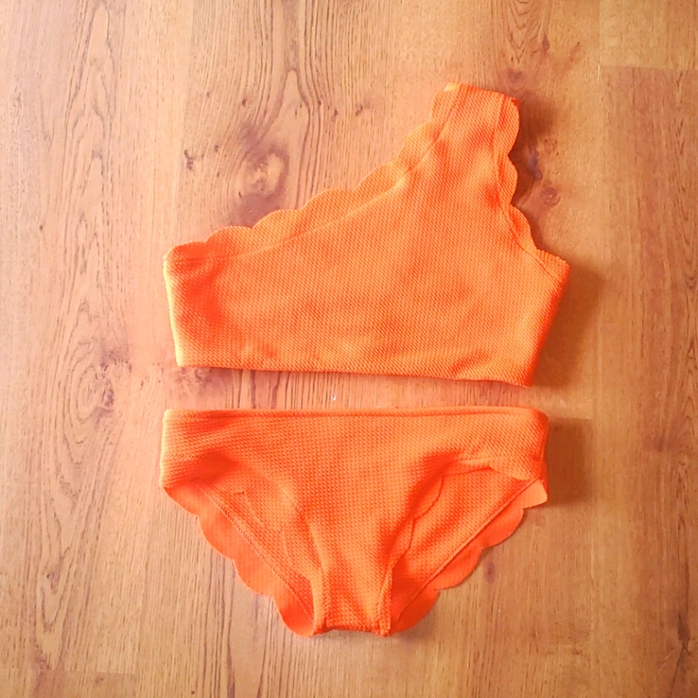 Oketion swim two piece set size Medium